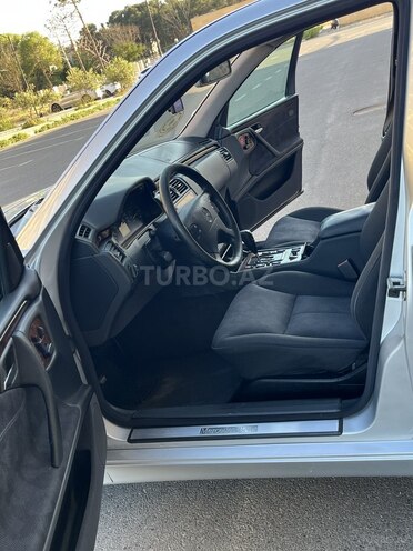 Mercedes E 240-11