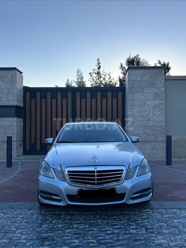 Mercedes E 220-1