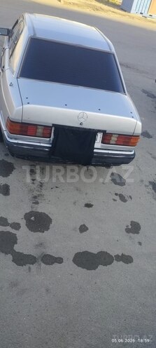 Mercedes 190-2