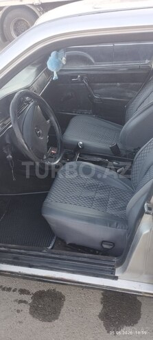Mercedes 190-5