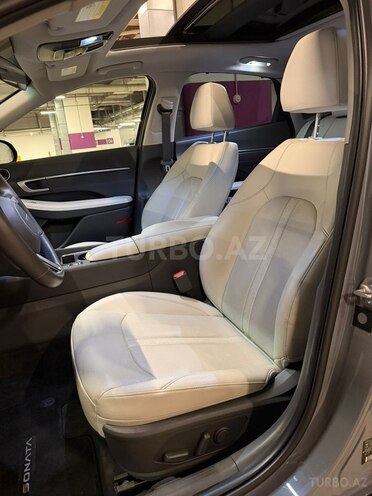 Hyundai Sonata-12