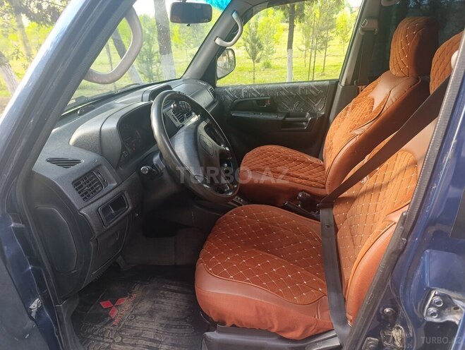 Mitsubishi Pajero io-11