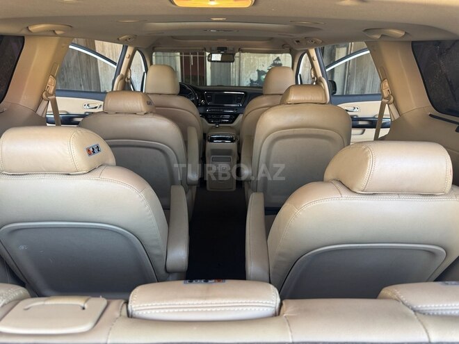 Kia Carnival-9
