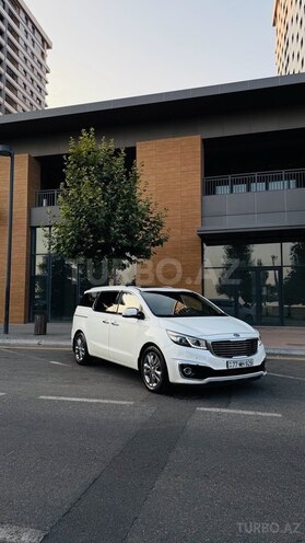 Kia Carnival-1