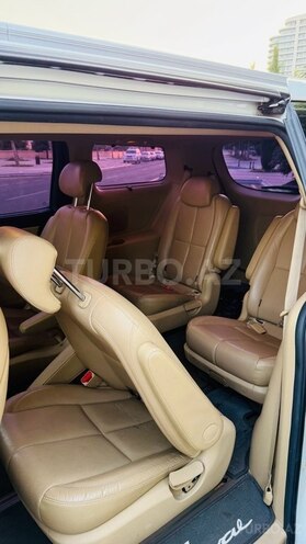 Kia Carnival-8