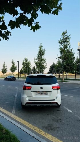 Kia Carnival-4
