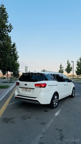 Kia Carnival-5