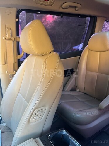Kia Carnival-16