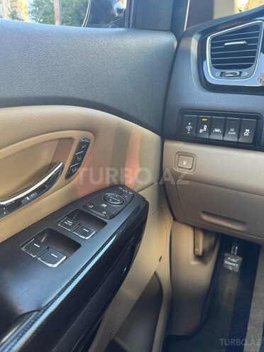 Kia Carnival-13