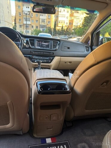 Kia Carnival-18