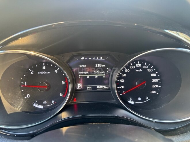 Kia Carnival-12