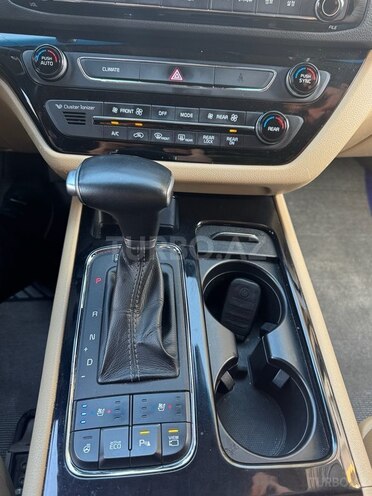 Kia Carnival-15