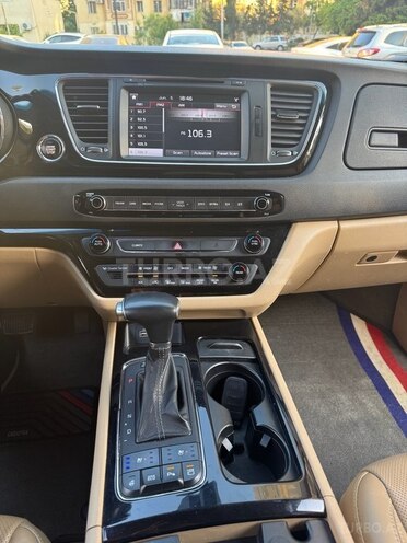 Kia Carnival-11