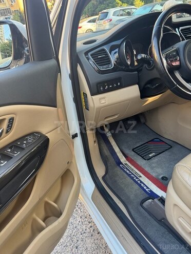 Kia Carnival-17