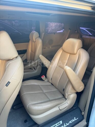 Kia Carnival-21