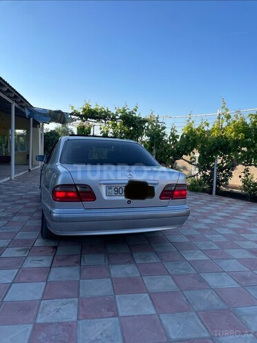 Mercedes E 240-6