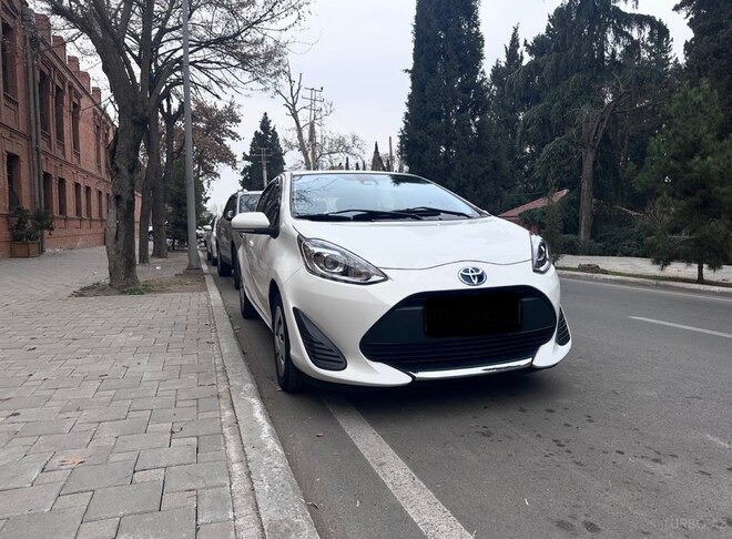 Toyota Aqua-2