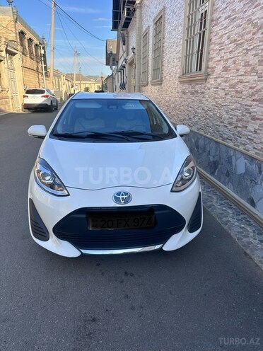 Toyota Aqua-1