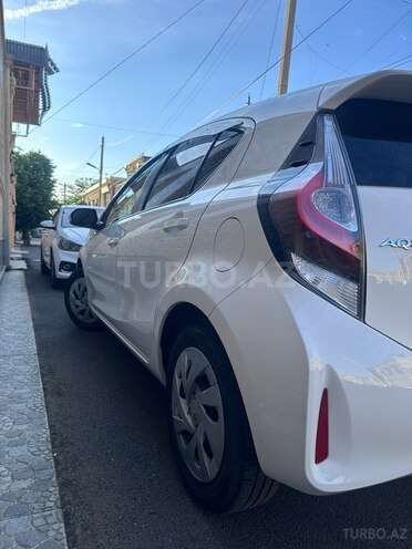 Toyota Aqua-8