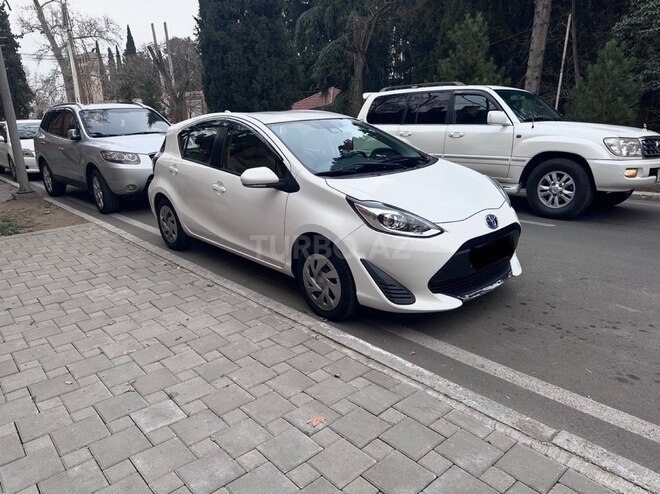 Toyota Aqua-4