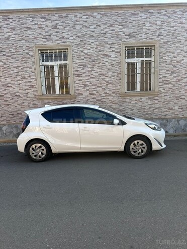 Toyota Aqua-5