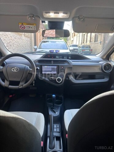 Toyota Aqua-13