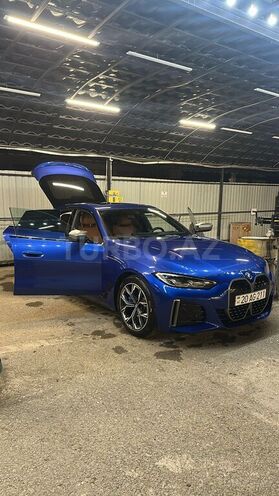 BMW i4-4