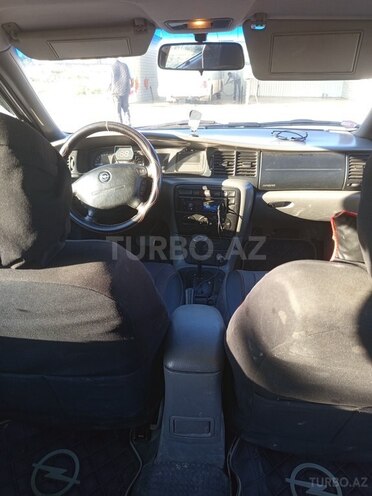 Opel Vectra-12
