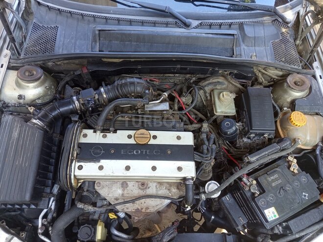 Opel Vectra-11