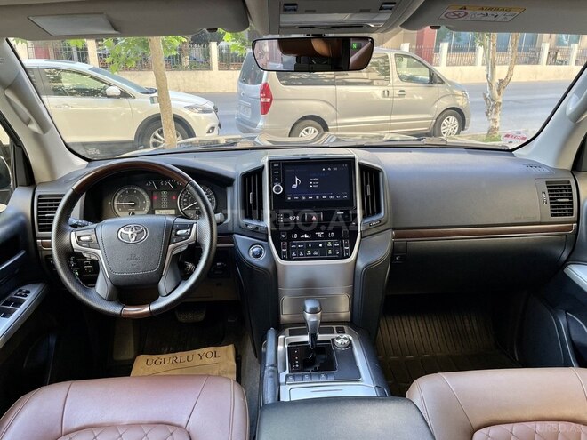 Toyota Land Cruiser-8