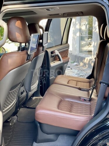 Toyota Land Cruiser-7