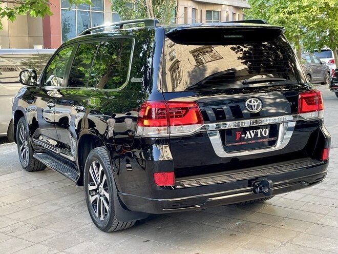 Toyota Land Cruiser-16