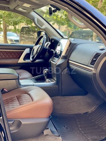 Toyota Land Cruiser-6