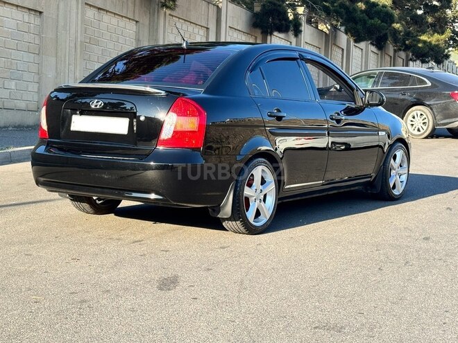 Hyundai Accent-4