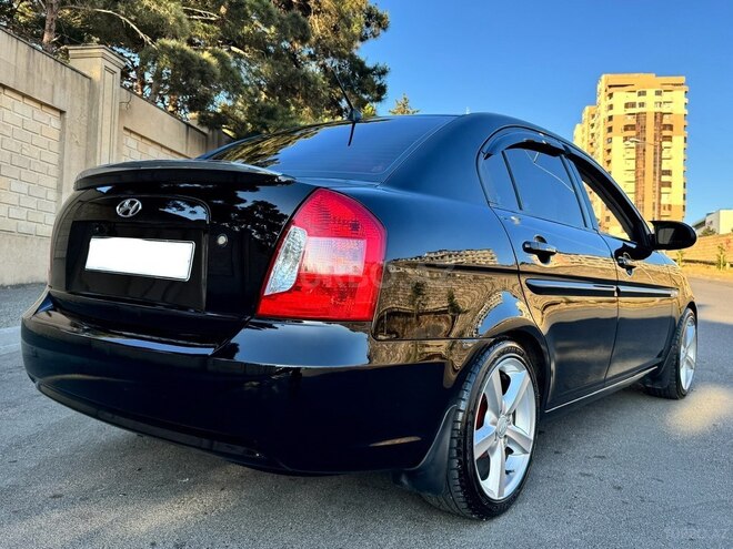 Hyundai Accent-10