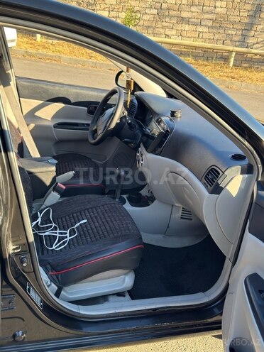 Hyundai Accent-18