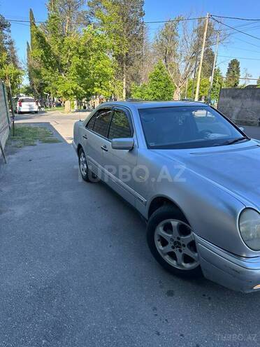Mercedes E 240-2