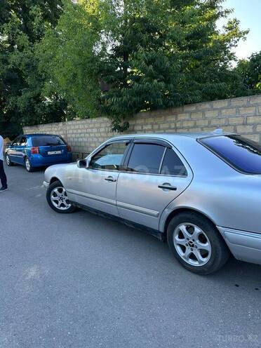Mercedes E 240-8