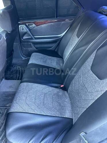 Mercedes E 240-7