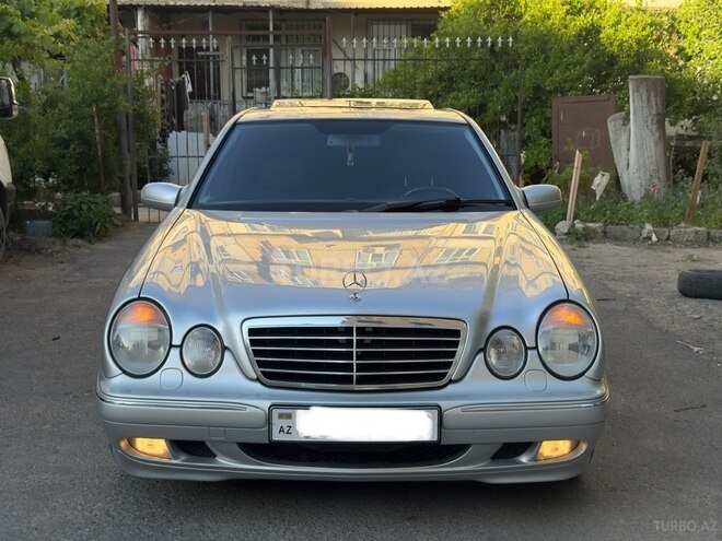 Mercedes E 280-1