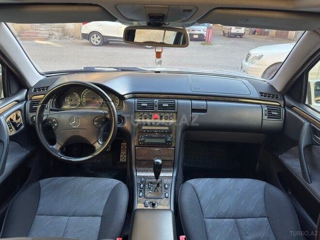 Mercedes E 280-10
