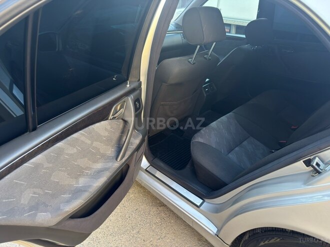 Mercedes E 280-11