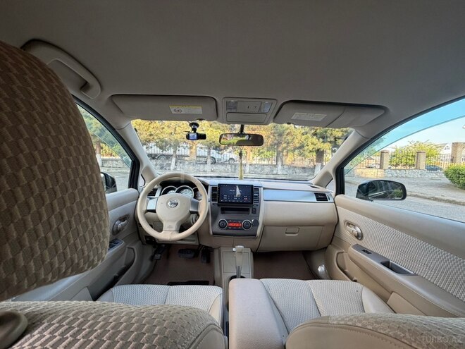 Nissan Tiida-6