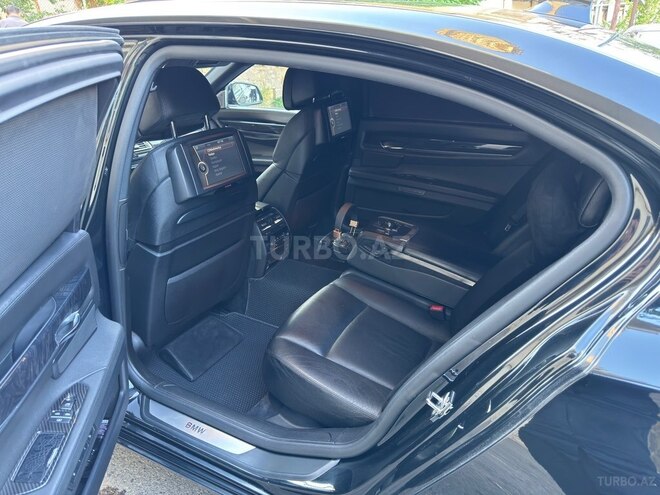 BMW 740-9