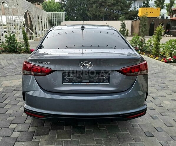 Hyundai Accent-2