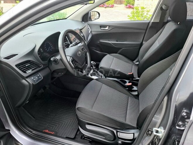 Hyundai Accent-9