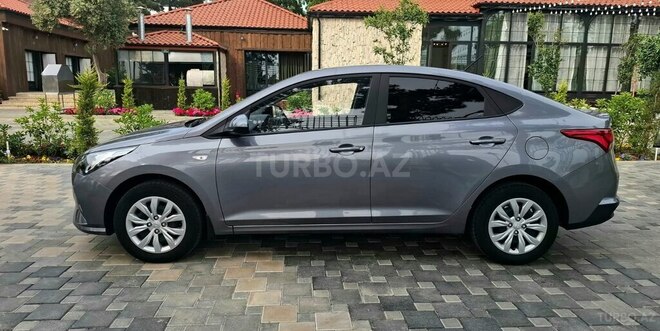 Hyundai Accent-4
