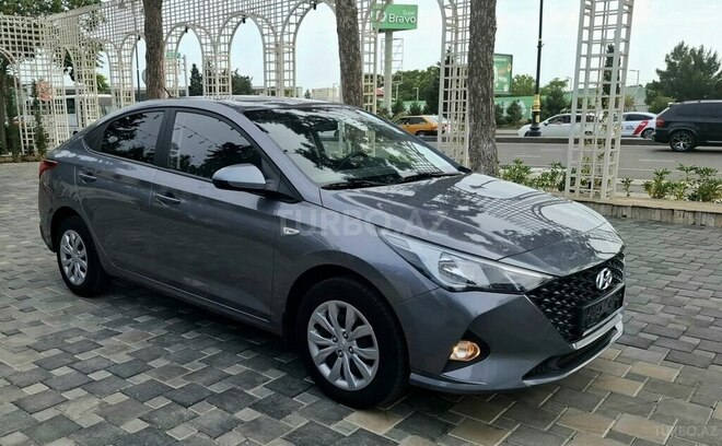 Hyundai Accent-5