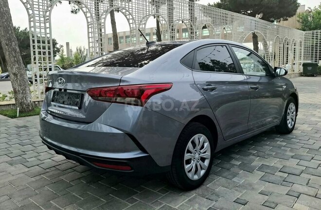 Hyundai Accent-8