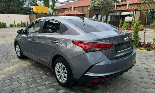 Hyundai Accent-7